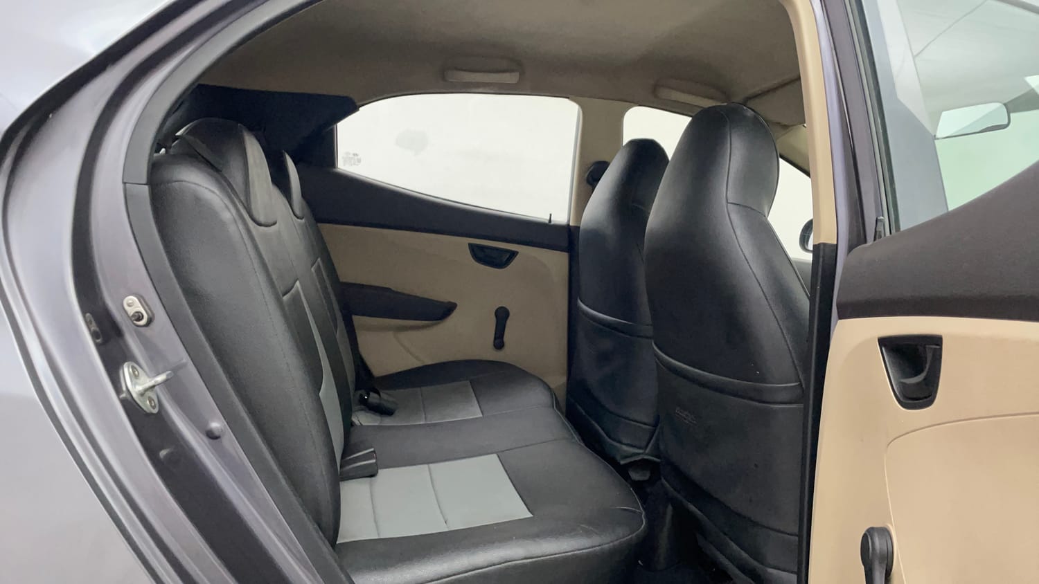 Used 2016 Hyundai Eon Magna + Petrol Manual interior RIGHT SIDE REAR DOOR CABIN VIEW
