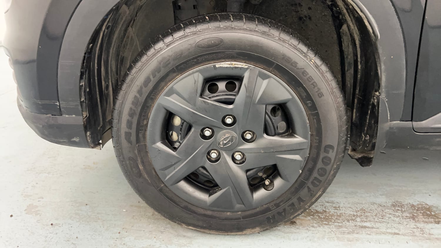 Used 2024 Hyundai Venue SX 1.2 Petrol Petrol Manual tyres LEFT FRONT TYRE RIM VIEW