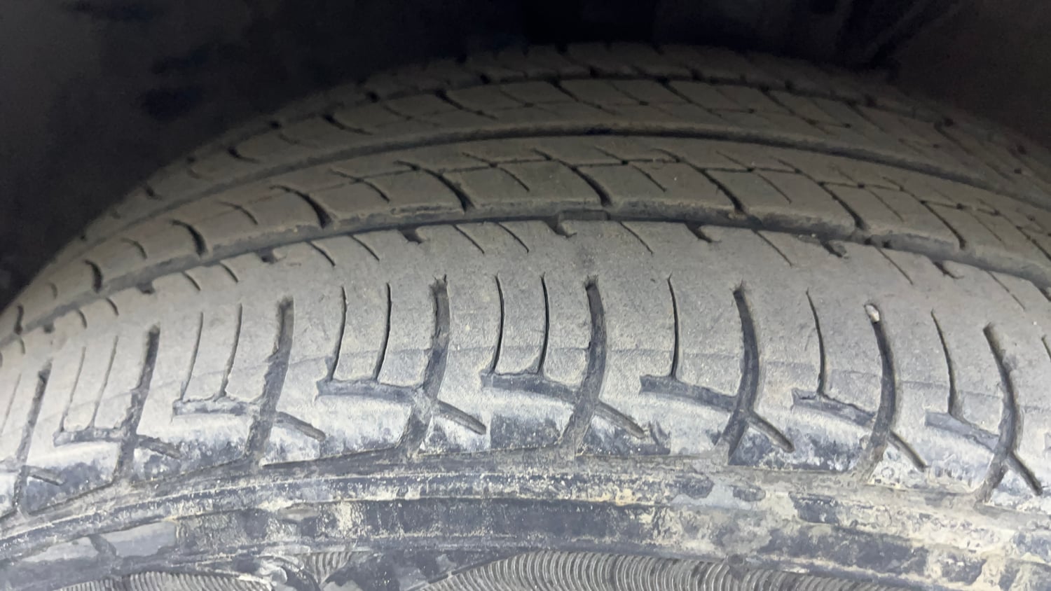 Used 2016 Volkswagen Vento Comfortline Diesel Diesel Manual tyres LEFT FRONT TYRE TREAD VIEW