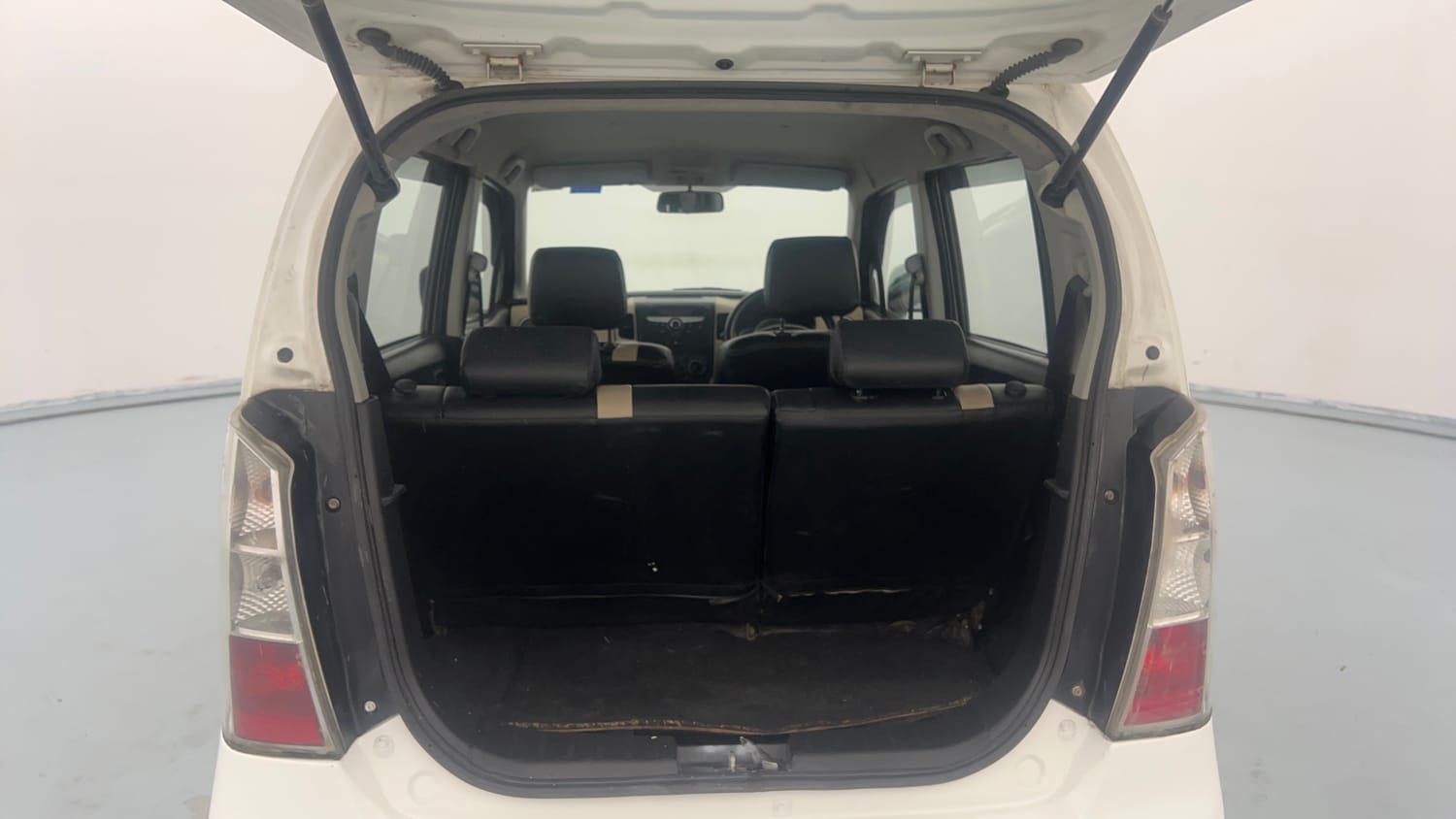 Used 2017 Maruti Suzuki Wagon R VXI+ AMT Petrol Automatic interior DICKY INSIDE VIEW