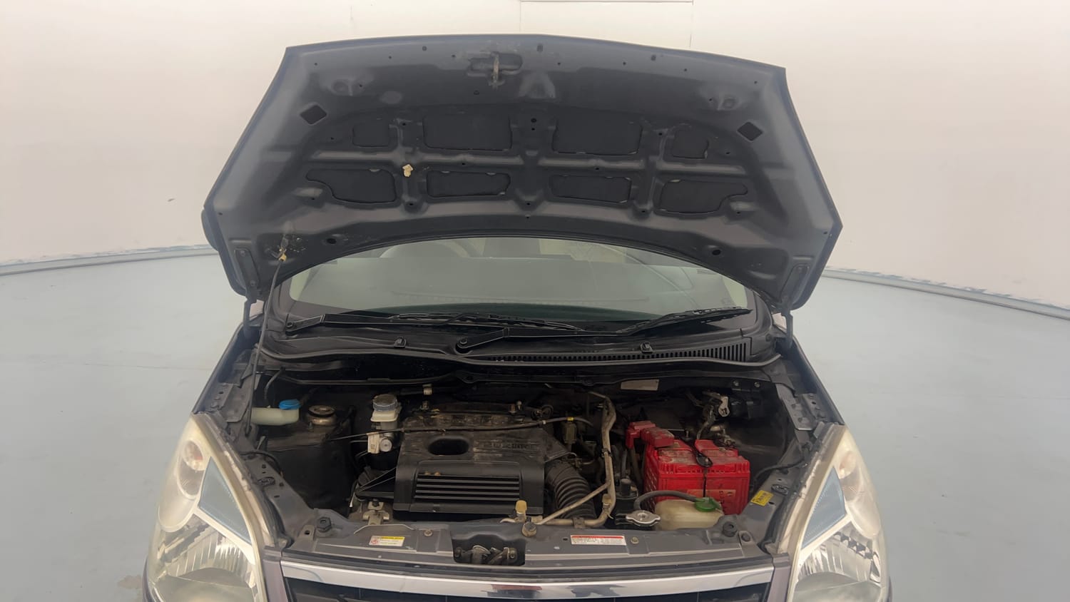 Used 2015 Maruti Suzuki Wagon R LXI Petrol Manual engine ENGINE & BONNET OPEN FRONT VIEW