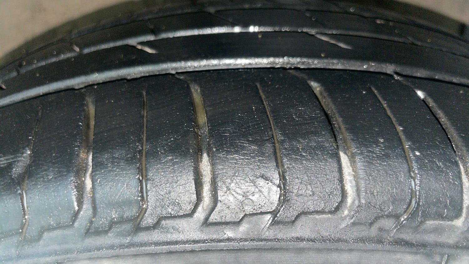 Used 2021 Hyundai Grand i10 Nios Magna Corporate Edition 1.2 Kappa VTVT Petrol Manual tyres RIGHT FRONT TYRE TREAD VIEW