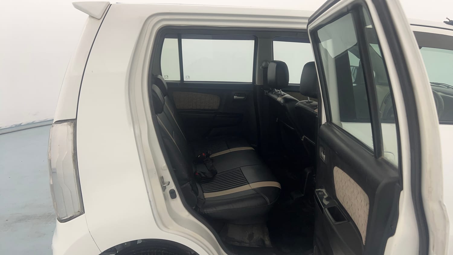 Used 2017 Maruti Suzuki Wagon R VXI+ AMT Petrol Automatic interior RIGHT SIDE REAR DOOR CABIN VIEW