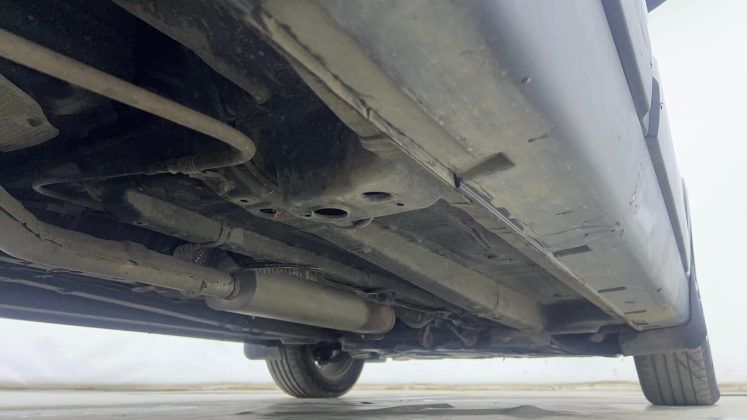 Used 2019 Mahindra XUV 300 1.2 W8 (O) Petrol Manual extra REAR RIGHT UNDERBODY VIEW