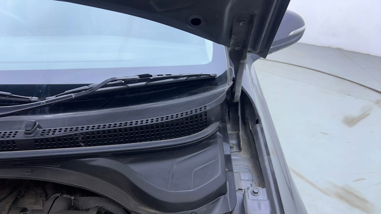 Used 2019 Hyundai Verna SX Plus 1.6 VTVT AT Petrol Automatic engine ENGINE LEFT SIDE HINGE & APRON VIEW