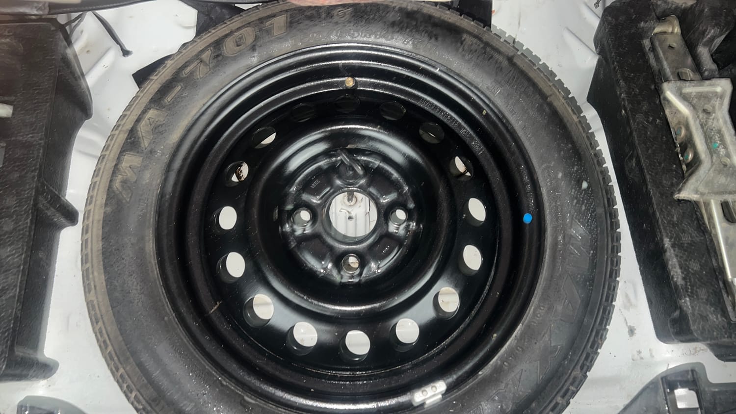 Used 2017 Maruti Suzuki Wagon R VXI+ AMT Petrol Automatic tyres SPARE TYRE VIEW