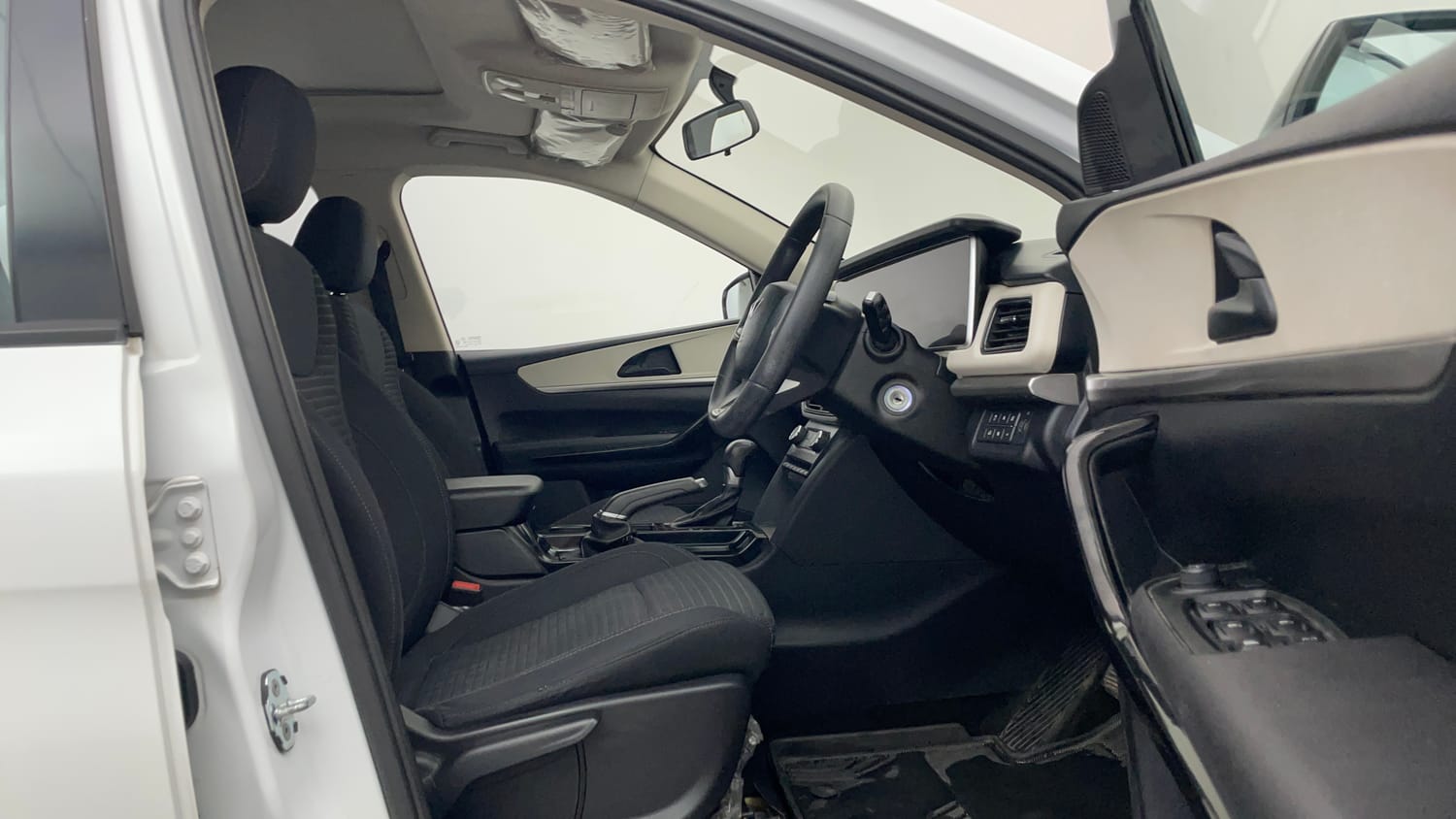 Used 2023 Mahindra XUV700 AX 5 Petrol AT 5 STR Petrol Automatic interior RIGHT SIDE FRONT DOOR CABIN VIEW