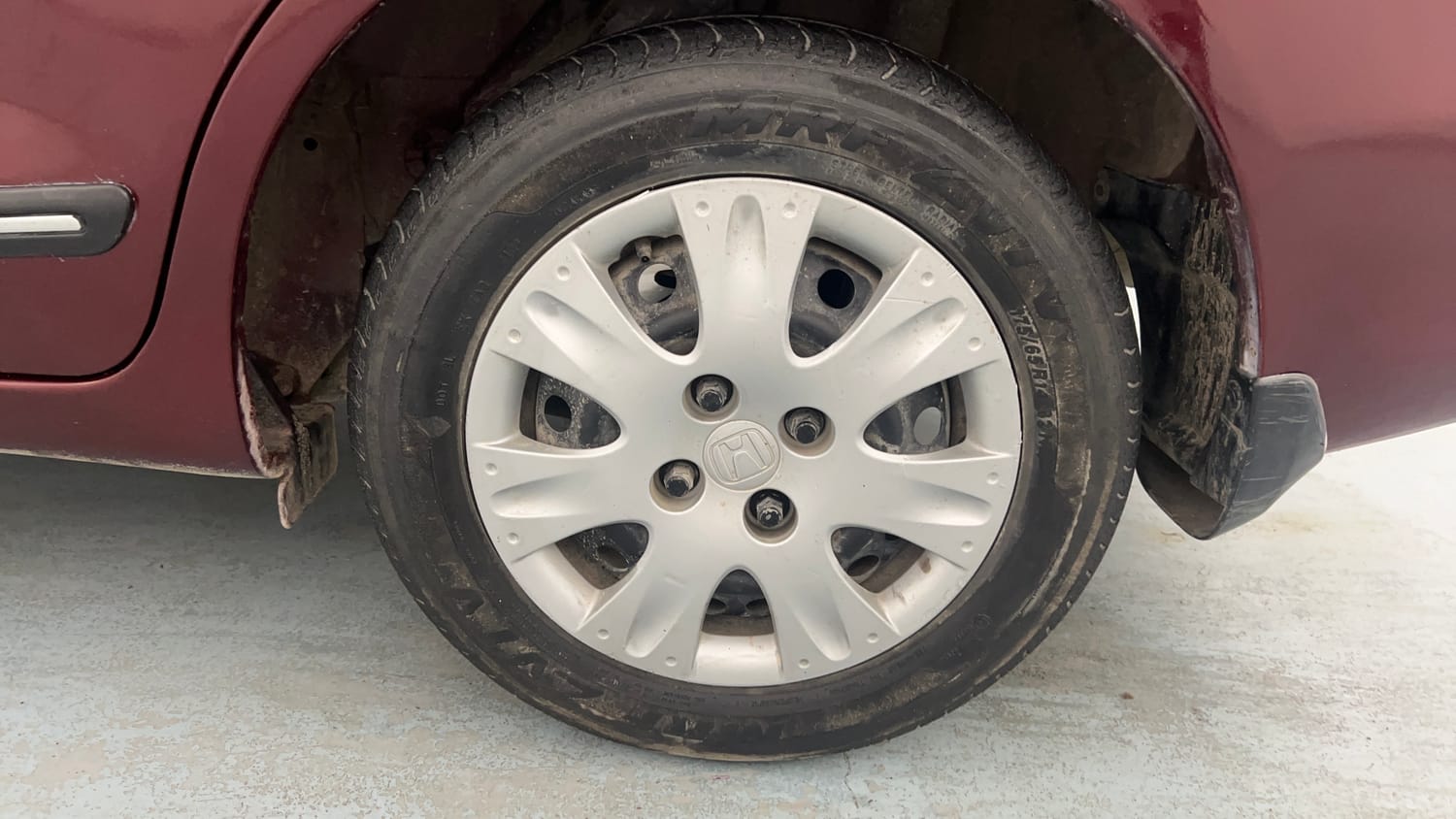 Used 2014 Honda Amaze 1.2 S i-VTEC Petrol Manual tyres LEFT REAR TYRE RIM VIEW