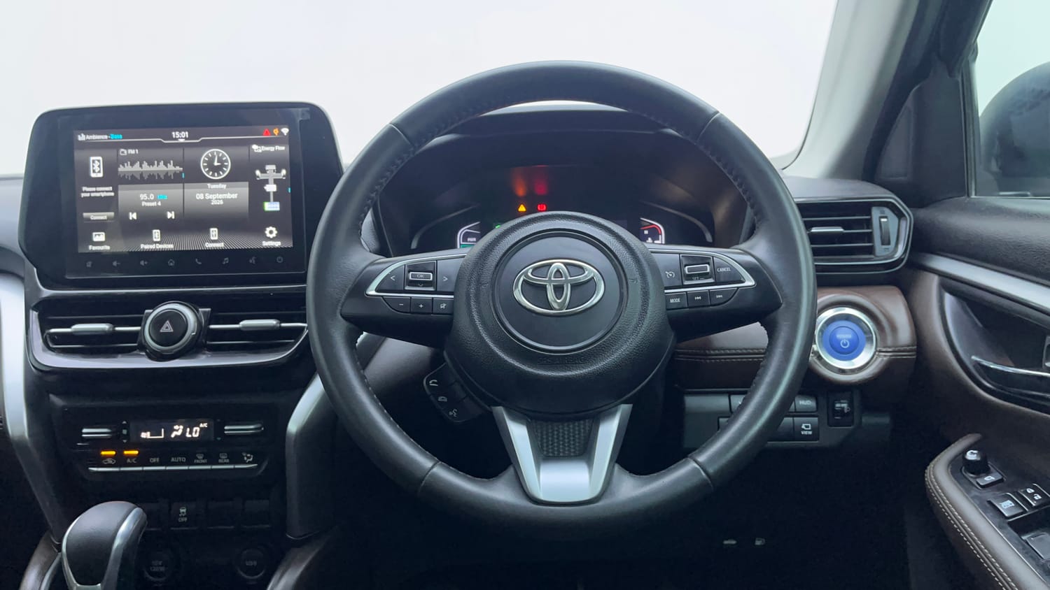 Used 2023 Toyota Urban Cruiser Hyryder V Hybrid Hybrid Automatic interior STEERING VIEW
