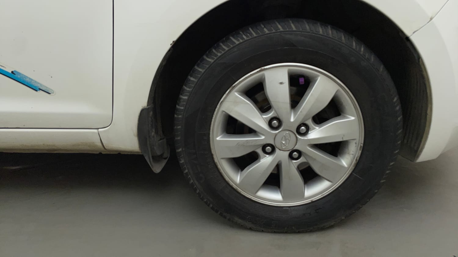 Used 2012 Hyundai i20 Sportz 1.2 Petrol Manual tyres RIGHT FRONT TYRE RIM VIEW