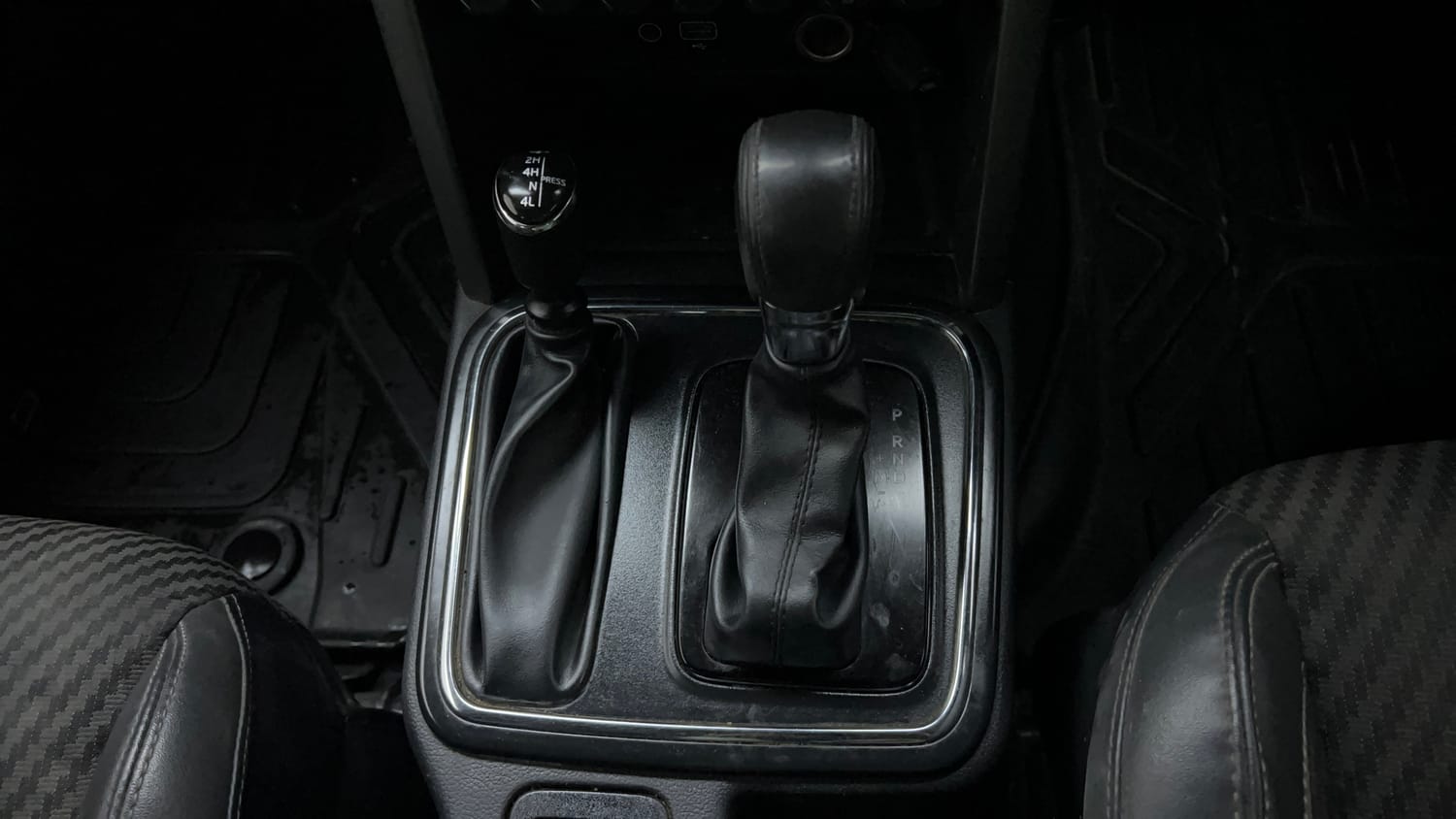 Used 2023 mahindra Thar LX Hard Top Petrol AT 4WD Petrol Automatic interior GEAR  KNOB VIEW