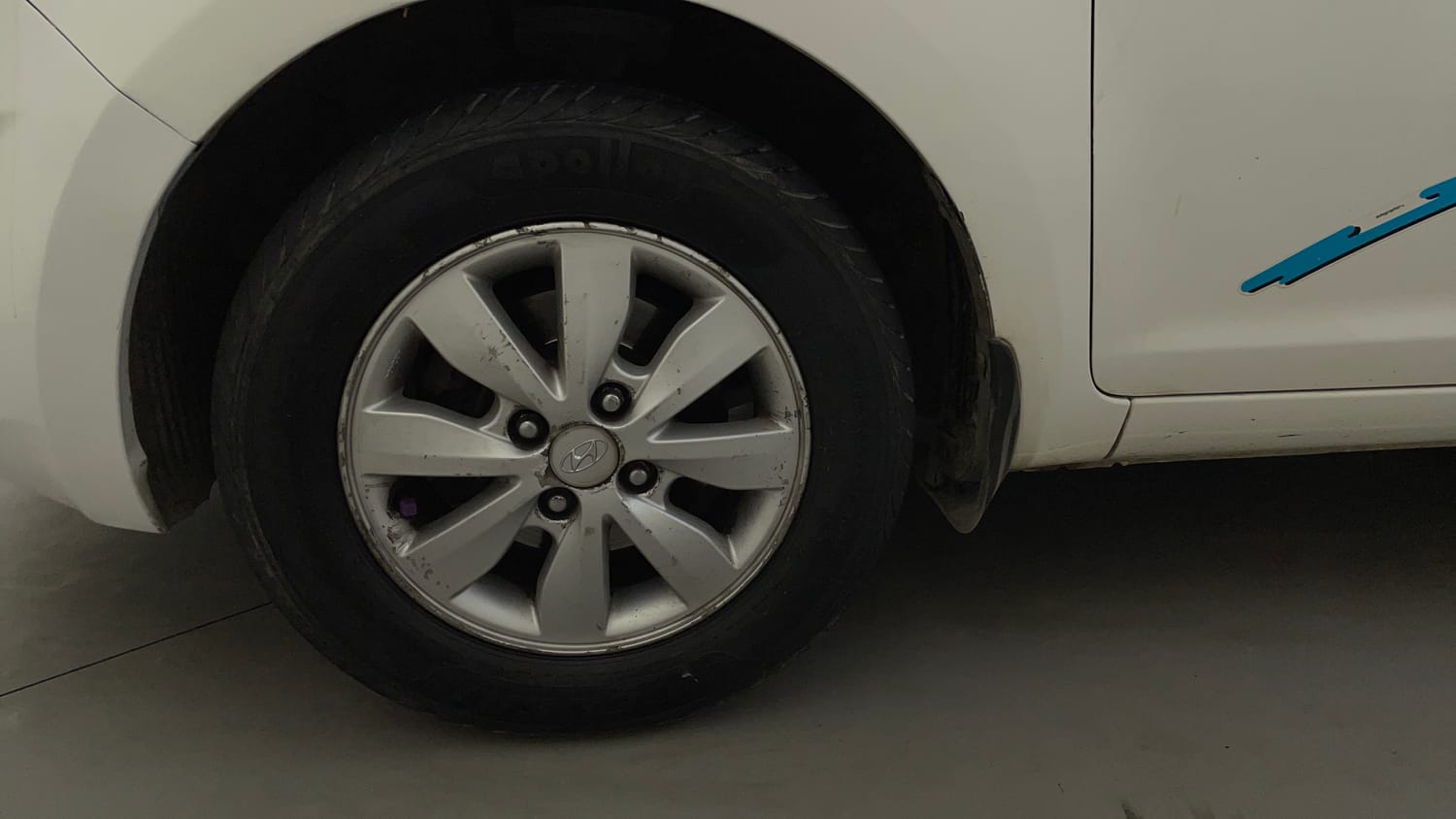 Used 2012 Hyundai i20 Sportz 1.2 Petrol Manual tyres LEFT FRONT TYRE RIM VIEW