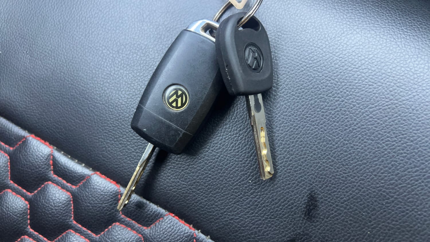 Used 2014 Volkswagen Polo Comfortline 1.2L (P) Petrol Manual extra CAR KEY VIEW