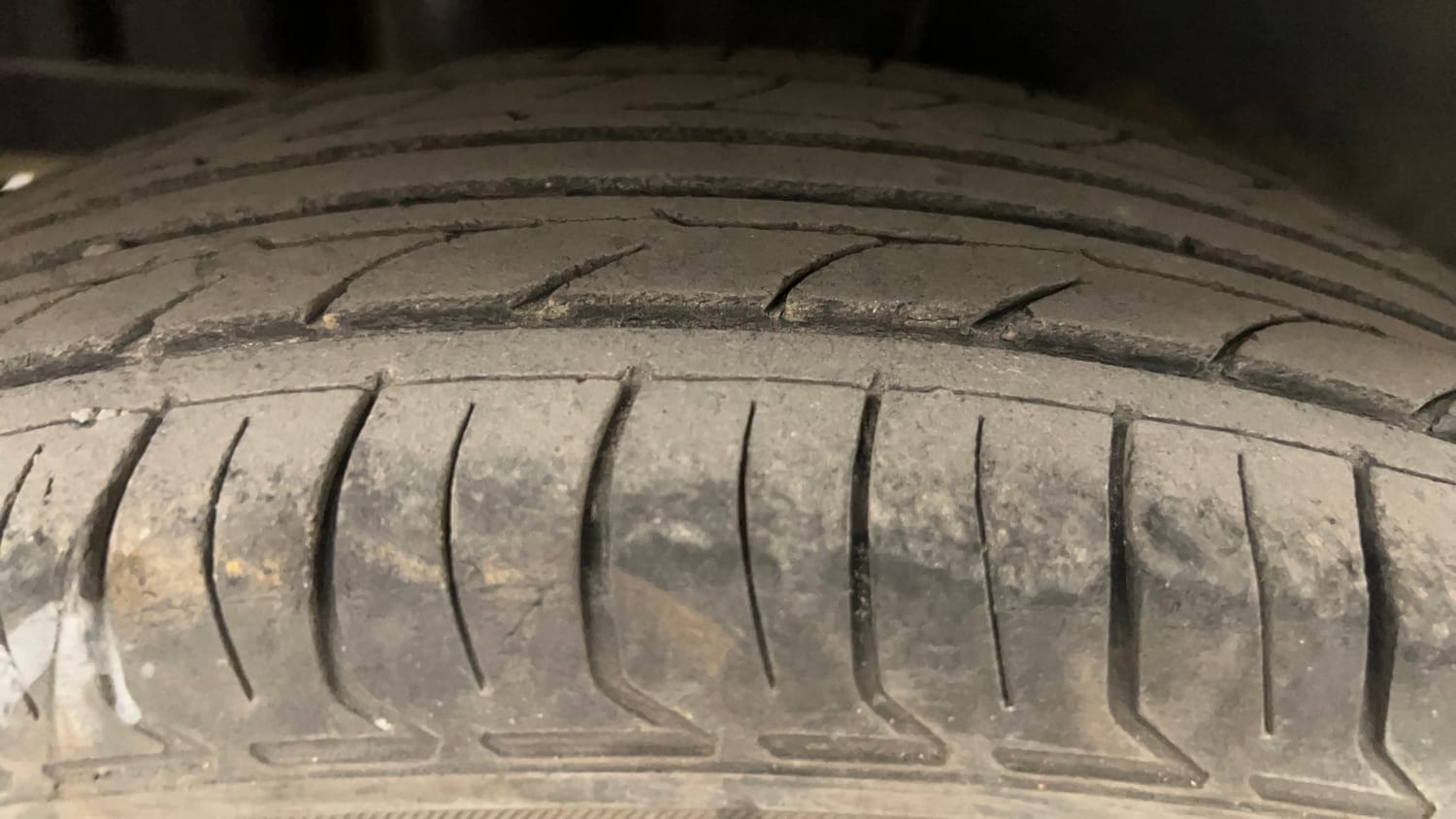 Used 2013 Maruti Suzuki Swift VXi Petrol Manual tyres RIGHT REAR TYRE TREAD VIEW
