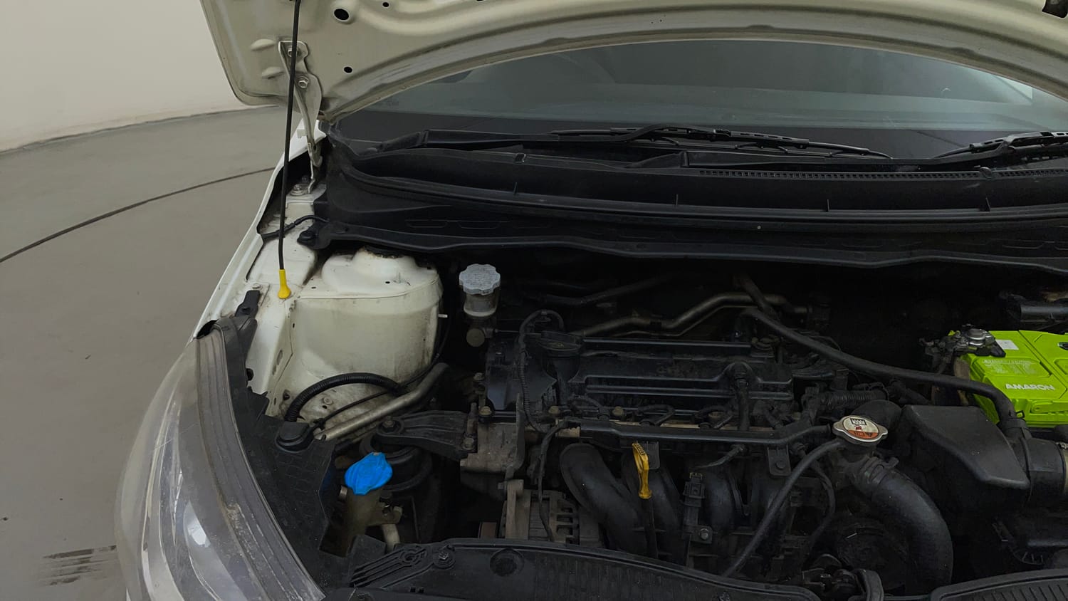 Used 2012 Hyundai i20 Sportz 1.2 Petrol Manual engine ENGINE RIGHT SIDE HINGE & APRON VIEW