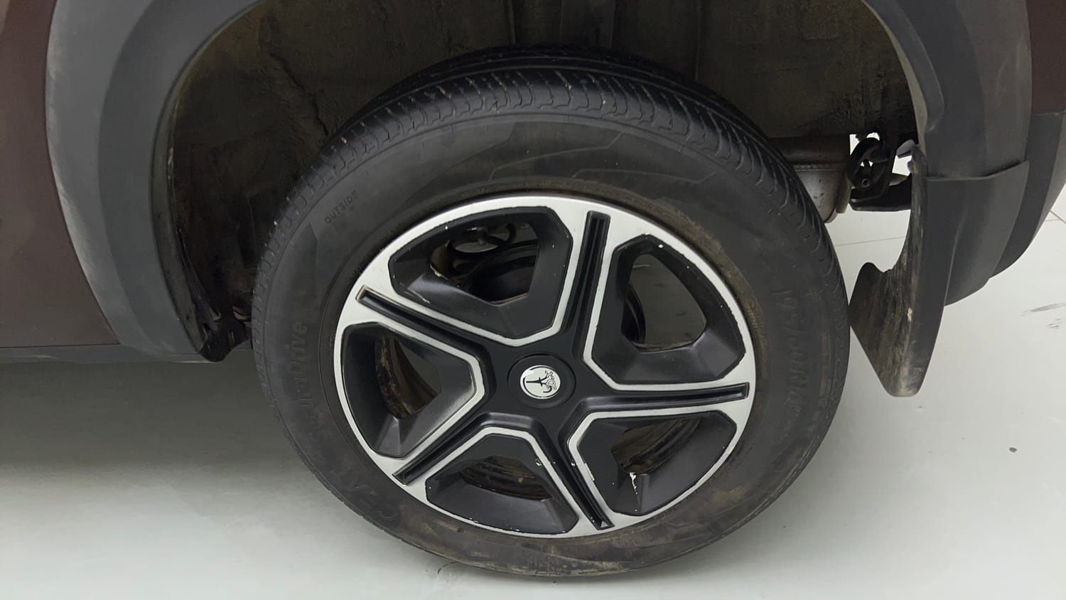 Used 2023 Renault Kiger RXT MT Petrol Manual tyres LEFT REAR TYRE RIM VIEW