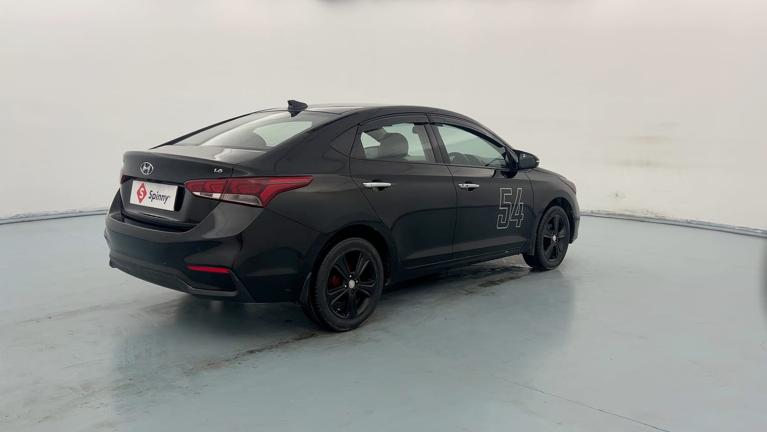 Used 2018 Hyundai Verna SX (O) 1.6 VTVT AT Petrol Automatic exterior RIGHT REAR CORNER VIEW