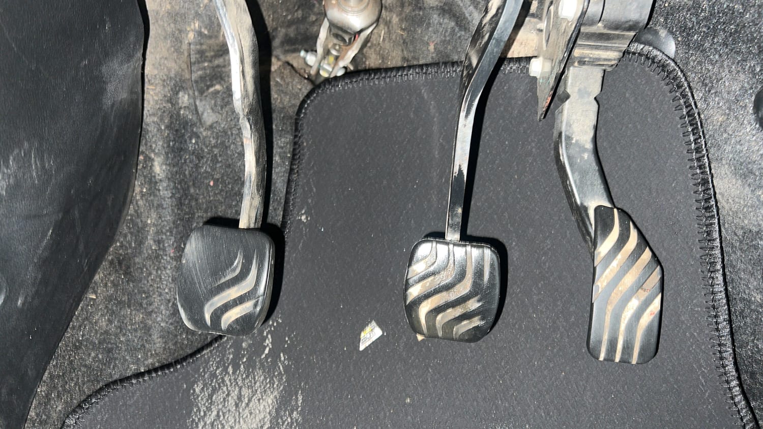 Used 2023 Renault Triber RXZ Dual Tone Petrol Manual interior PEDALS VIEW