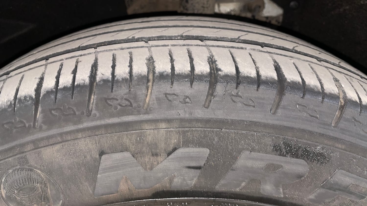 Used 2023 Mahindra XUV700 AX 5 Petrol AT 5 STR Petrol Automatic tyres LEFT FRONT TYRE TREAD VIEW