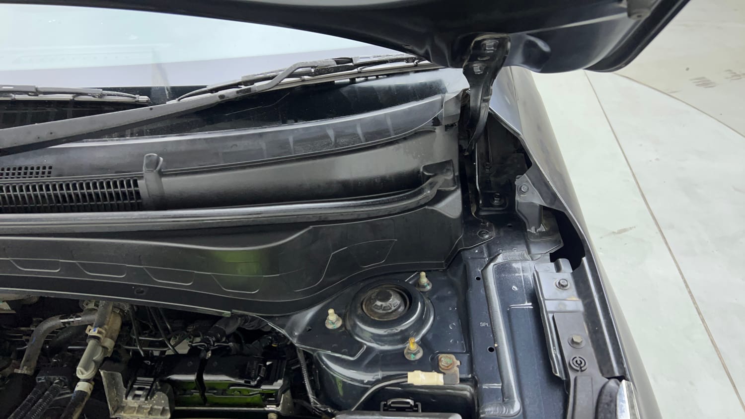 Used 2020 Kia Seltos HTX 1.5 Petrol Manual engine ENGINE LEFT SIDE HINGE & APRON VIEW