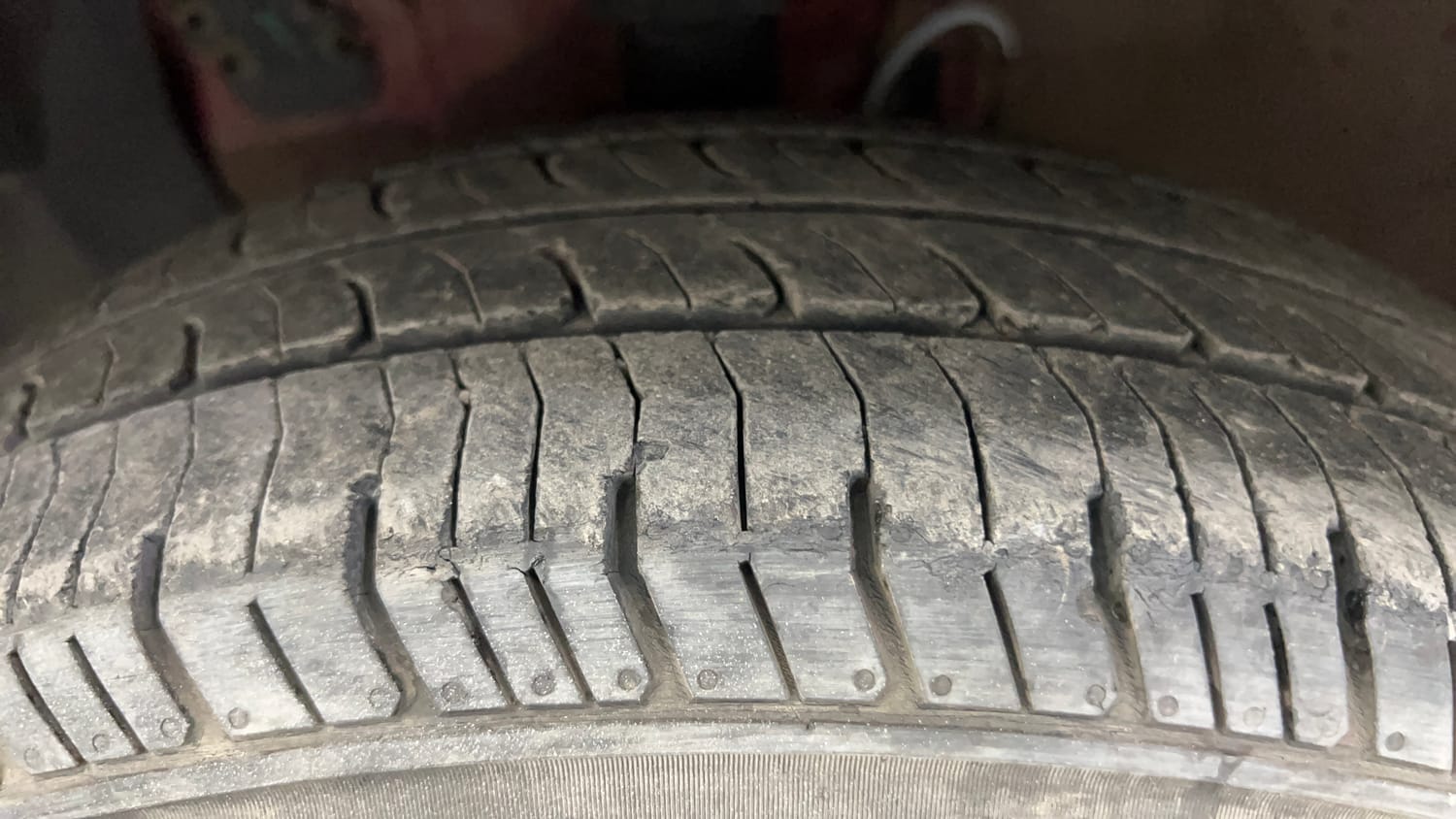 Used 2015 Hyundai Elite i20 Sportz 1.2 Petrol Manual tyres LEFT FRONT TYRE TREAD VIEW