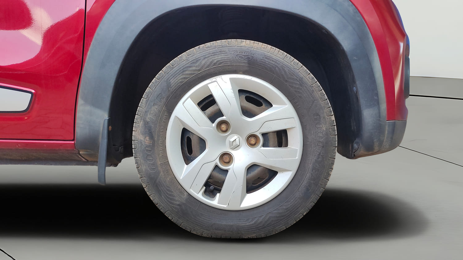 Used 2017 Renault Kwid 1.0 RXT AMT Opt Petrol Automatic tyres RIGHT FRONT TYRE RIM VIEW
