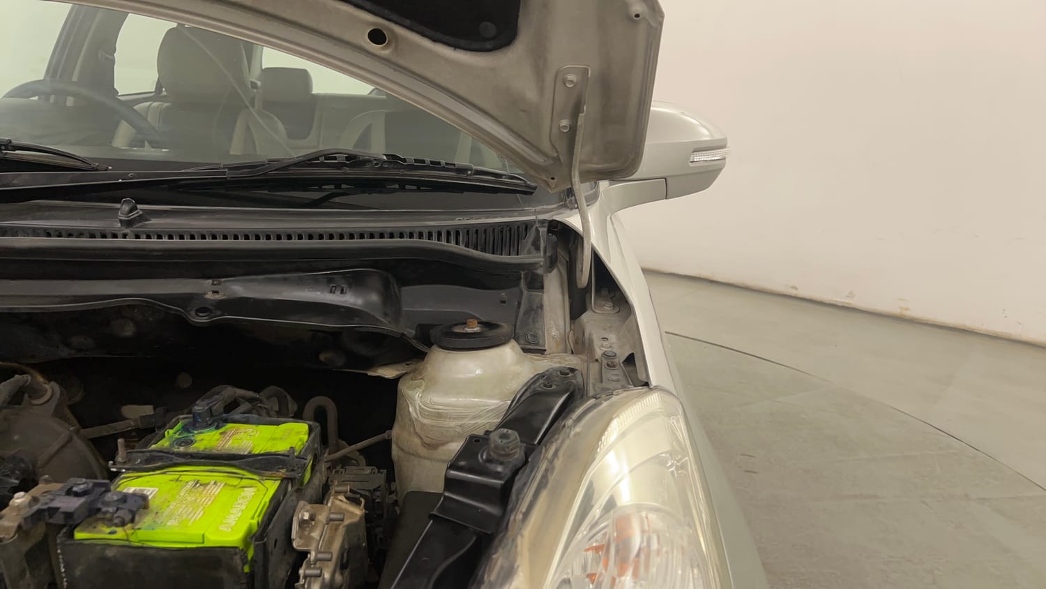 Used 2013 Maruti Suzuki Swift VXi Petrol Manual engine ENGINE LEFT SIDE HINGE & APRON VIEW