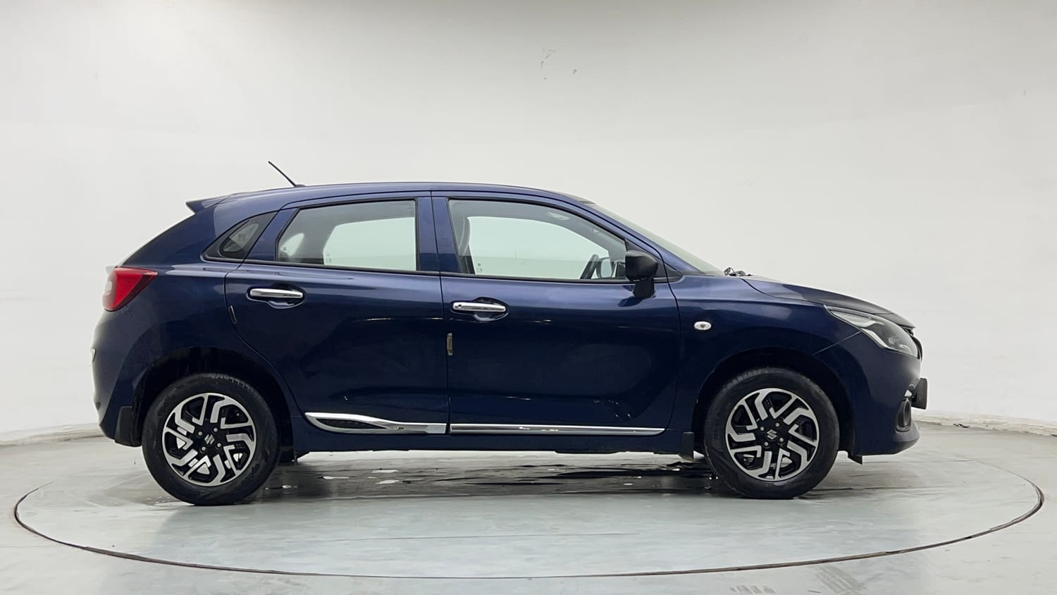 Used 2025 Maruti Suzuki Baleno Sigma MT Petrol Manual exterior RIGHT SIDE VIEW