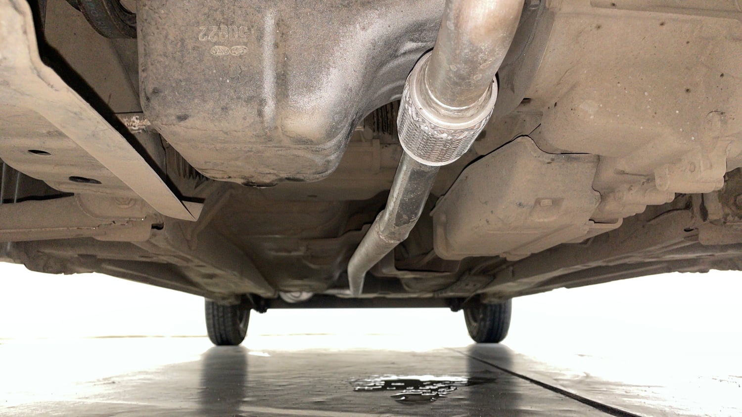 Used 2016 Hyundai Eon Magna + Petrol Manual extra FRONT LEFT UNDERBODY VIEW