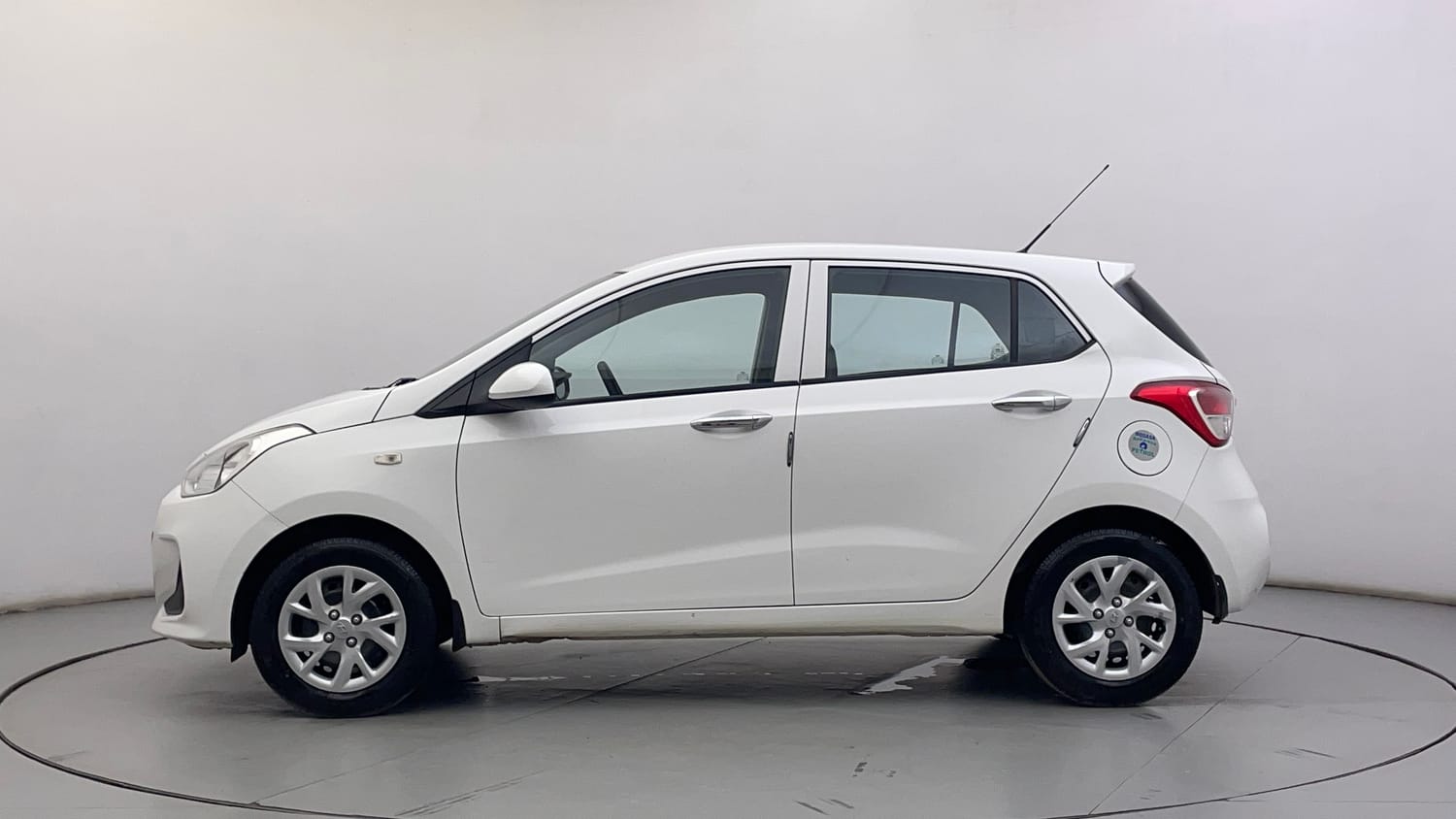 Used 2018 Hyundai Grand i10 Magna 1.2 Kappa VTVT Petrol Manual exterior LEFT SIDE VIEW