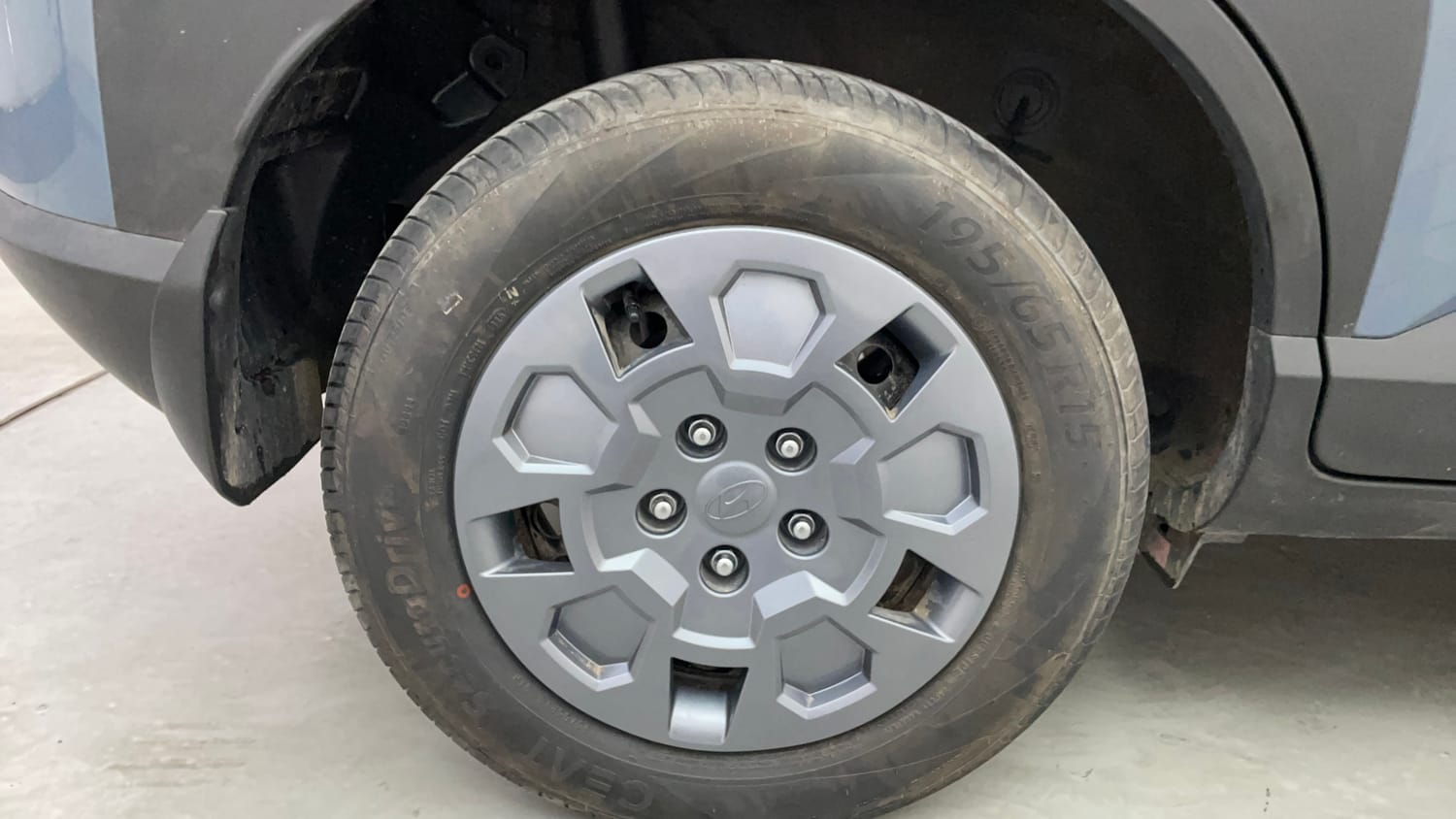 Used 2026 Hyundai Venue 1.2 Kappa Petrol MT HX 5+ Petrol Manual tyres RIGHT REAR TYRE RIM VIEW