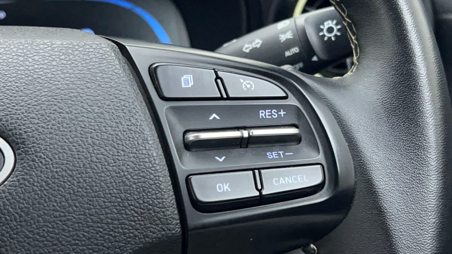 Used 2023 Hyundai Exter SX (O) Connect 1.2 AMT Petrol Automatic top_features Cruise control