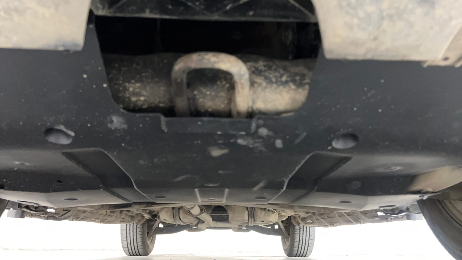 Used 2017 Mahindra XUV500 W10 Diesel Manual extra FRONT LEFT UNDERBODY VIEW