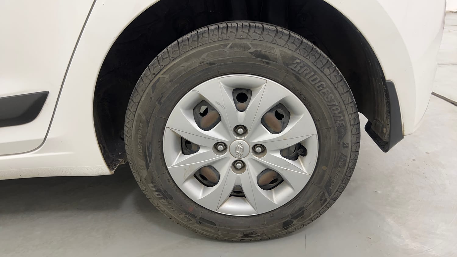 Used 2016 Hyundai Elite i20 Sportz 1.2 Petrol Manual tyres LEFT REAR TYRE RIM VIEW