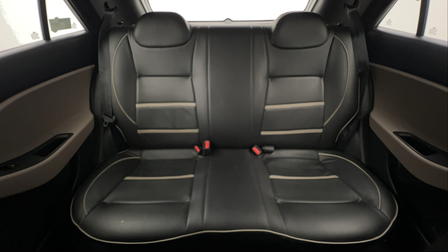Used 2020 Hyundai Elite i20 Sportz Plus 1.2 Petrol Manual interior REAR SEAT CONDITION VIEW