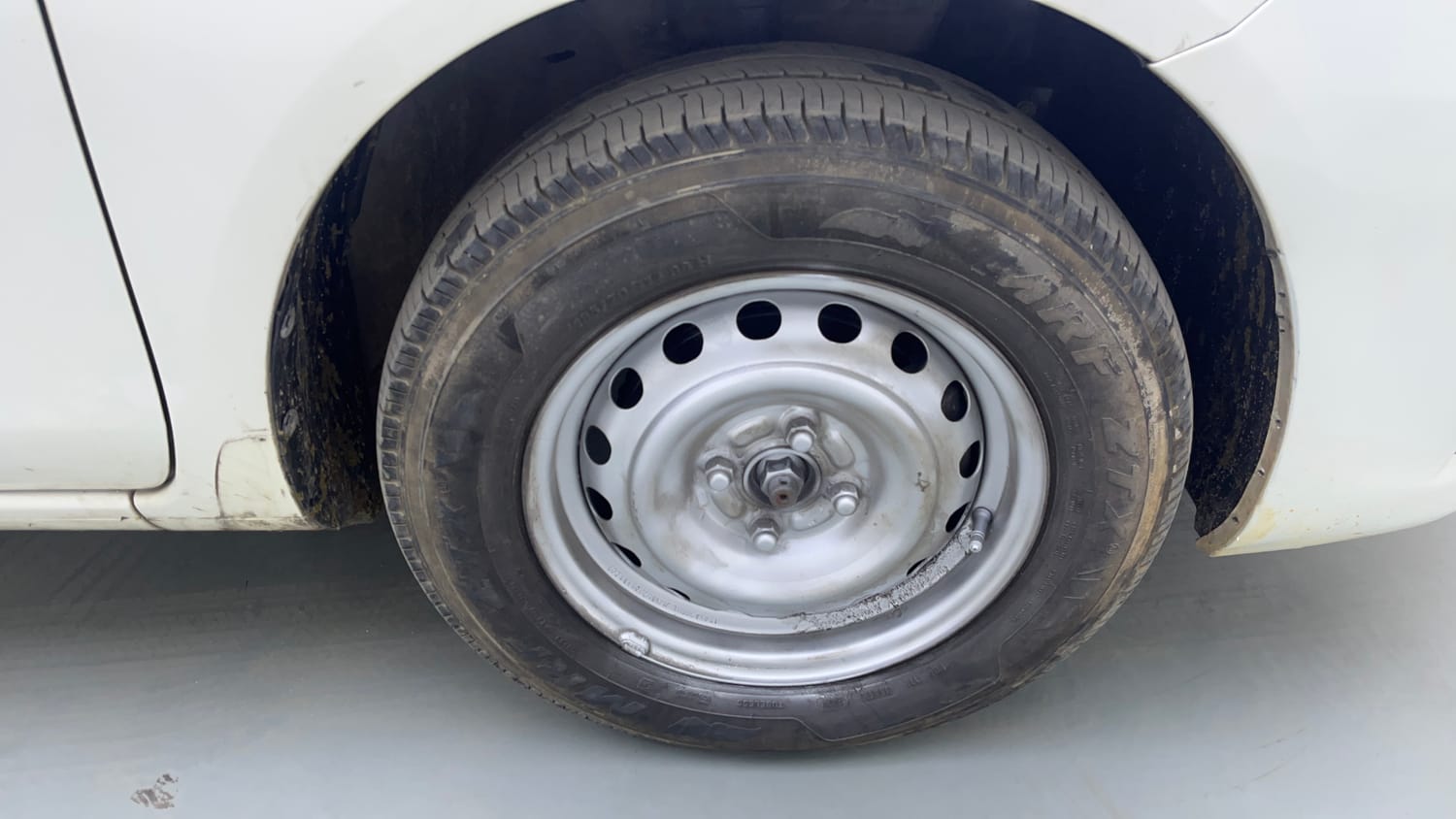 Used 2018 Nissan Sunny XE D Diesel Manual tyres RIGHT FRONT TYRE RIM VIEW