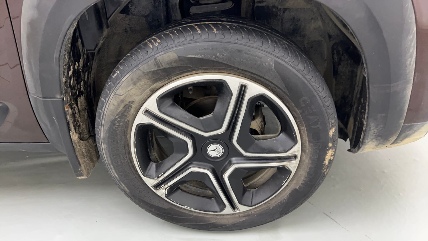 Used 2023 Renault Kiger RXT MT Petrol Manual tyres RIGHT FRONT TYRE RIM VIEW