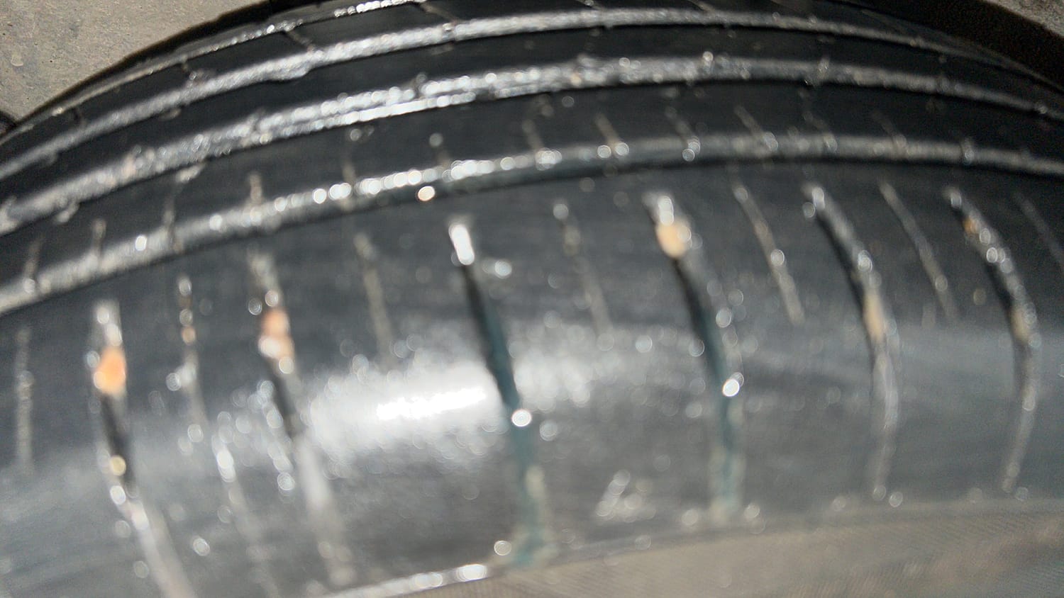 Used 2023 Renault Triber RXZ Dual Tone Petrol Manual tyres LEFT FRONT TYRE TREAD VIEW