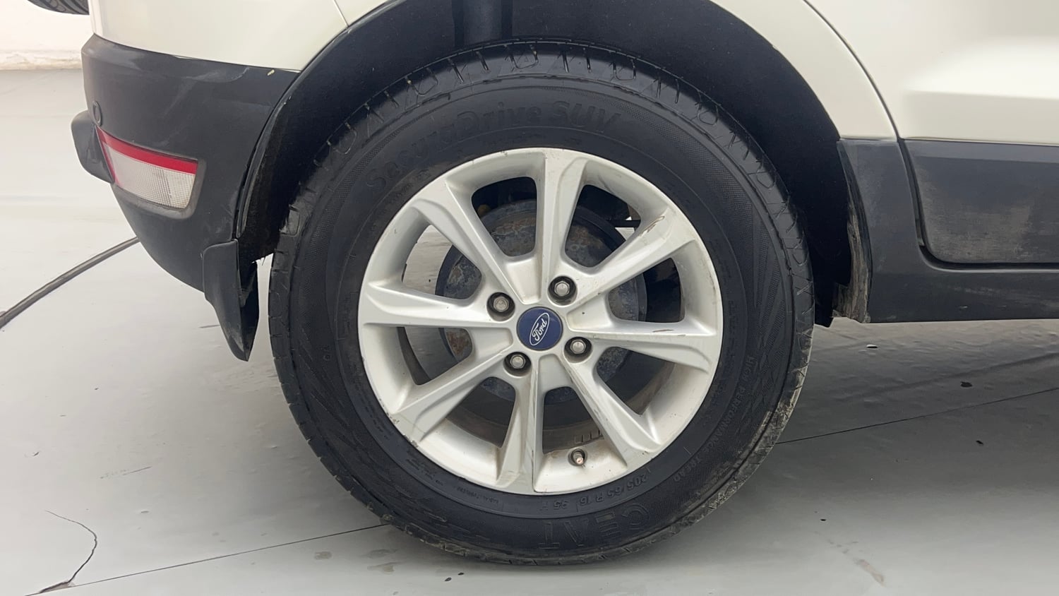 Used 2018 Ford EcoSport Titanium 1.5L TDCi Diesel Manual tyres RIGHT REAR TYRE RIM VIEW