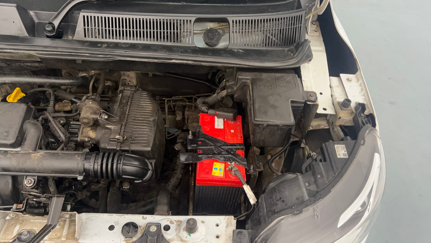 Used 2023 Renault Triber RXZ Dual Tone Petrol Manual engine ENGINE LEFT SIDE VIEW