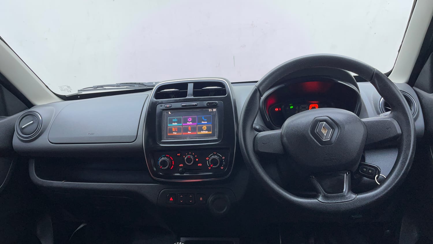 Used 2018 Renault Kwid RXT Petrol Manual interior DASHBOARD VIEW