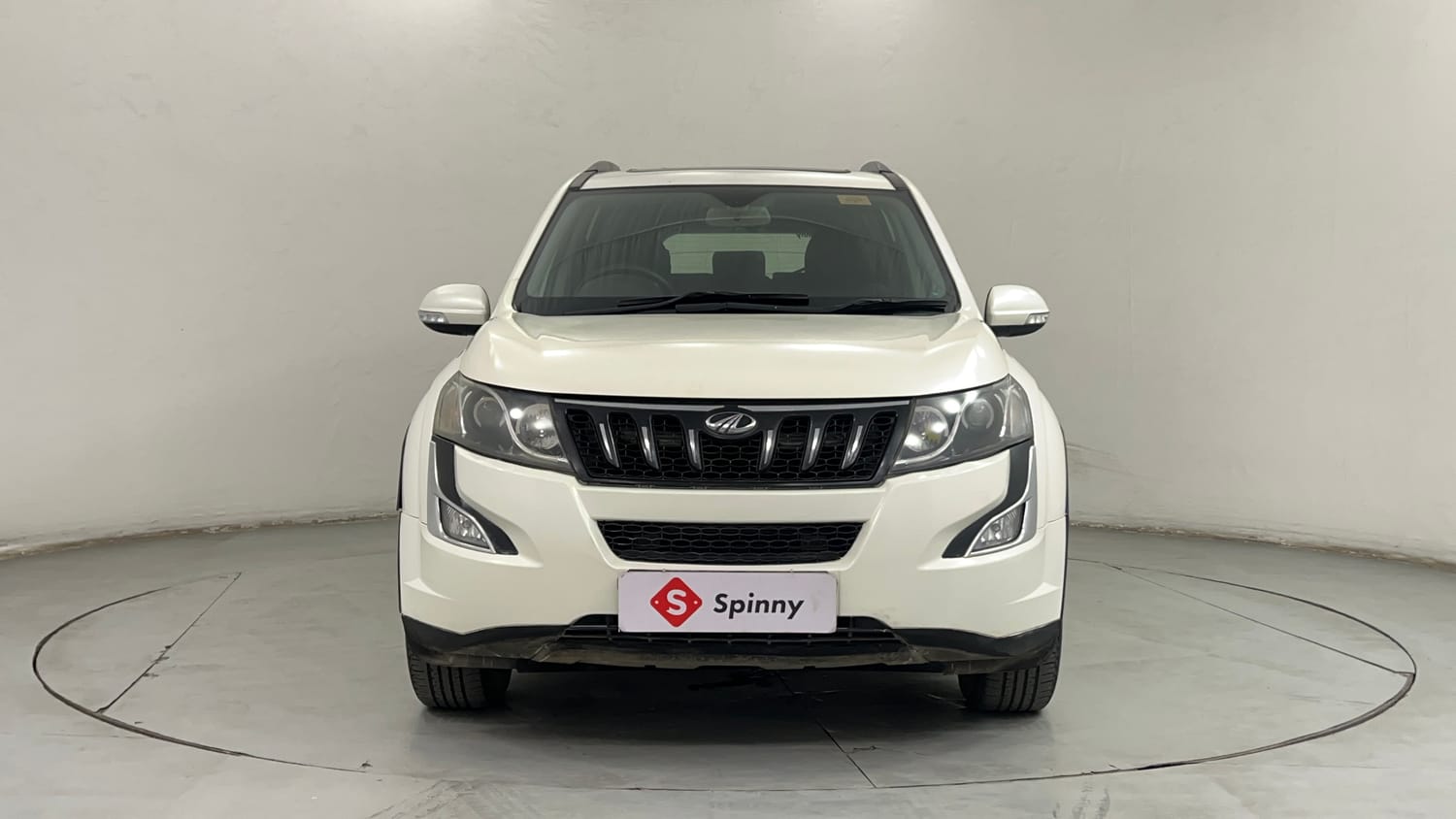 Used 2017 Mahindra XUV500 W10 Diesel Manual exterior FRONT VIEW