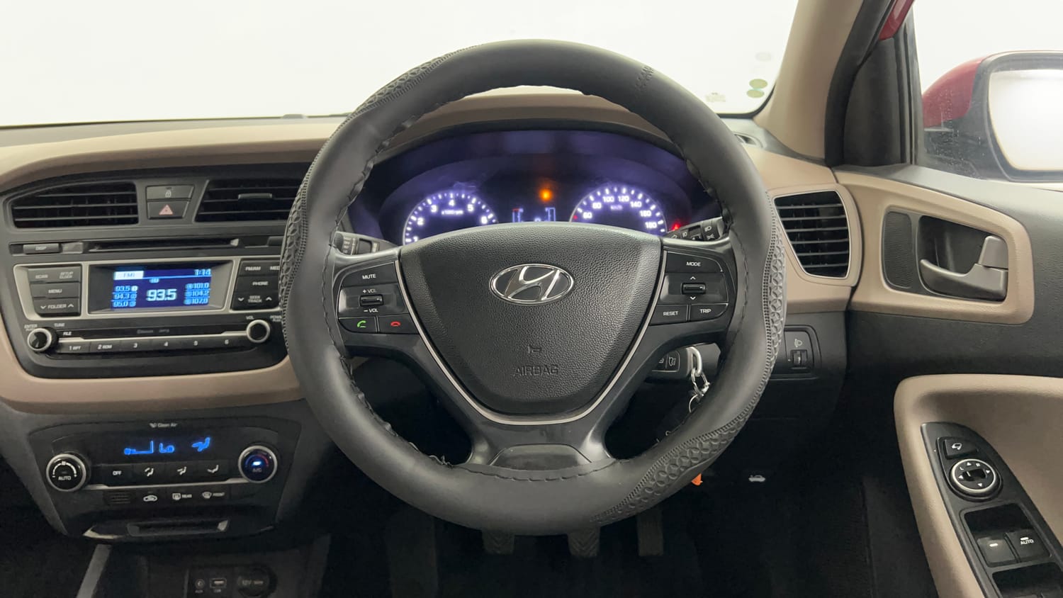 Used 2015 Hyundai Elite i20 Sportz 1.2 Petrol Manual interior STEERING VIEW