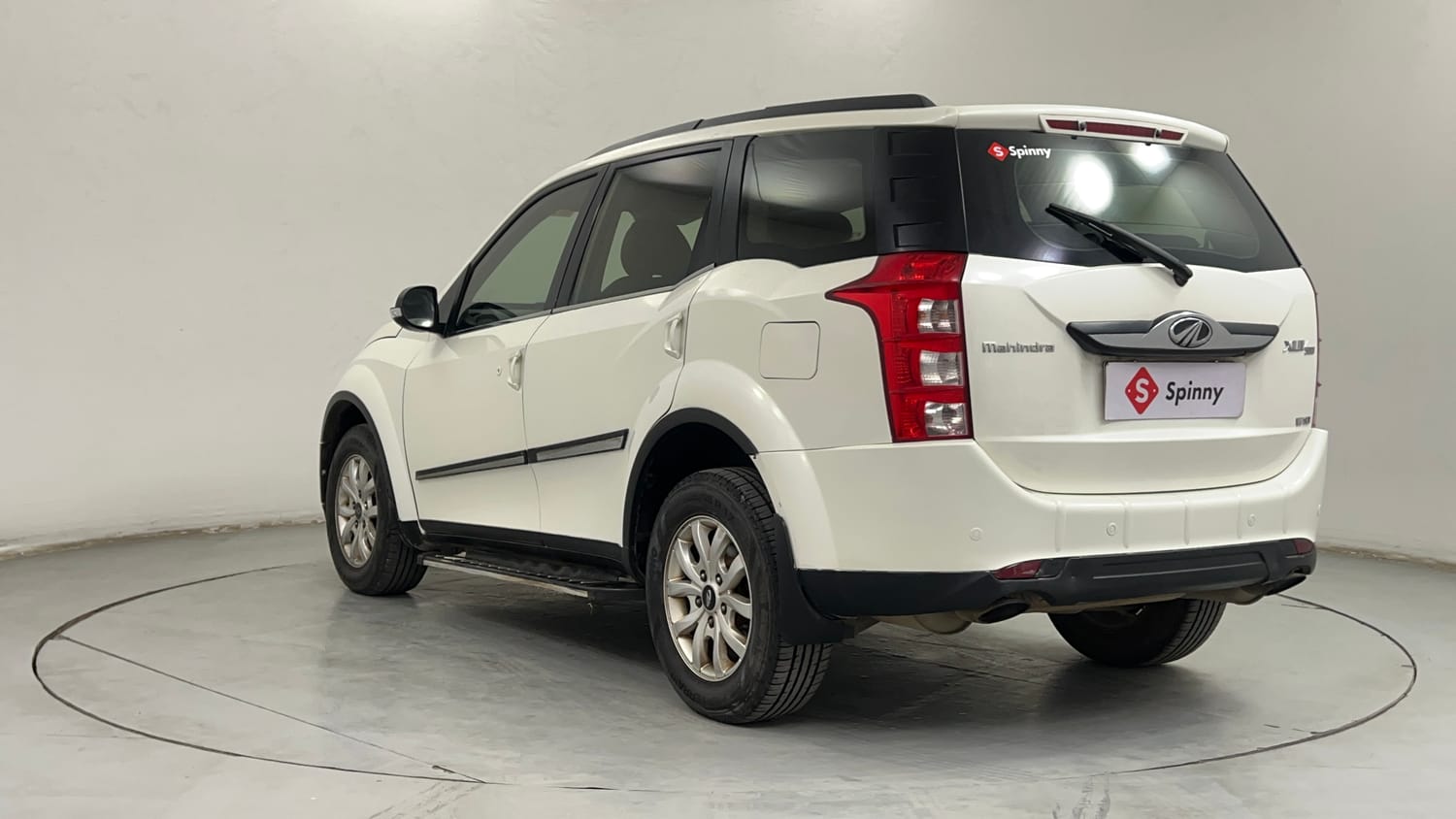 Used 2017 Mahindra XUV500 W10 Diesel Manual exterior LEFT REAR CORNER VIEW