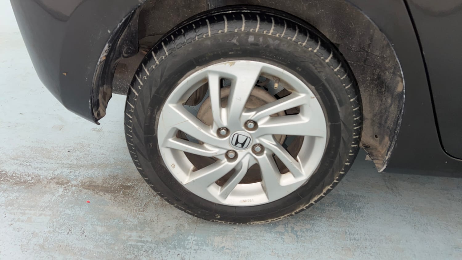 Used 2015 Honda Jazz VX Petrol Petrol Manual tyres RIGHT REAR TYRE RIM VIEW