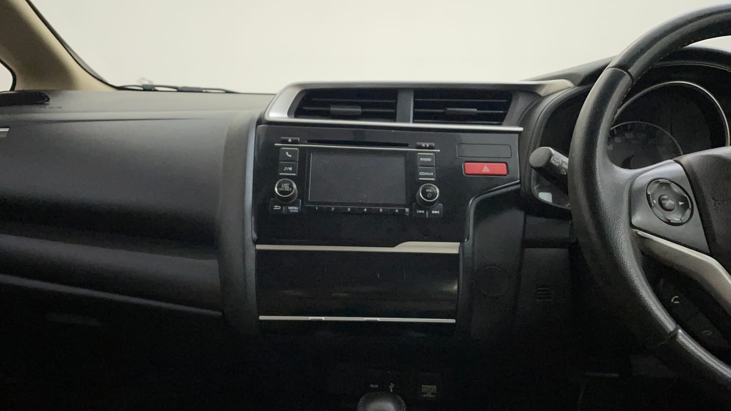 Used 2016 Honda Jazz V AT Petrol Petrol Automatic top_features Integrated (in-dash) music system