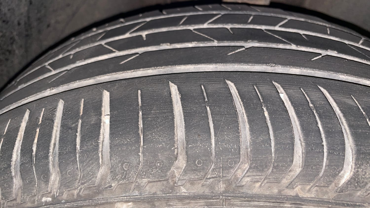 Used 2023 Skoda Slavia Style 1.5L TSI DSG Petrol Automatic tyres RIGHT FRONT TYRE TREAD VIEW