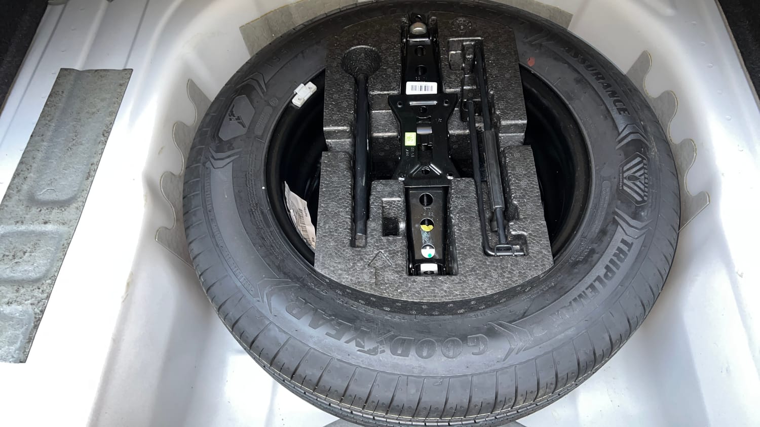 Used 2022 Volkswagen Virtus Topline 1.0 TSI AT Petrol Automatic tyres SPARE TYRE VIEW