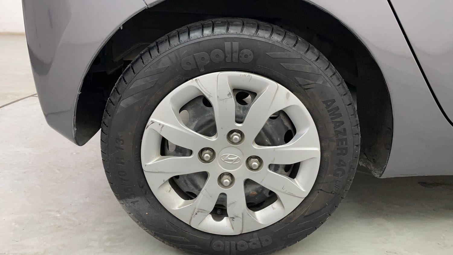 Used 2016 Hyundai Eon Magna + Petrol Manual tyres RIGHT REAR TYRE RIM VIEW