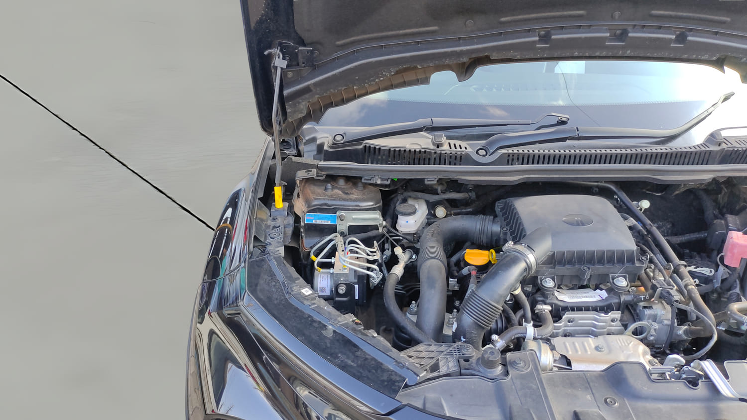Used 2025 Tata Nexon Creative Plus (S) 1.2 Petrol 6MT Dark Edition Petrol Manual engine ENGINE RIGHT SIDE HINGE & APRON VIEW